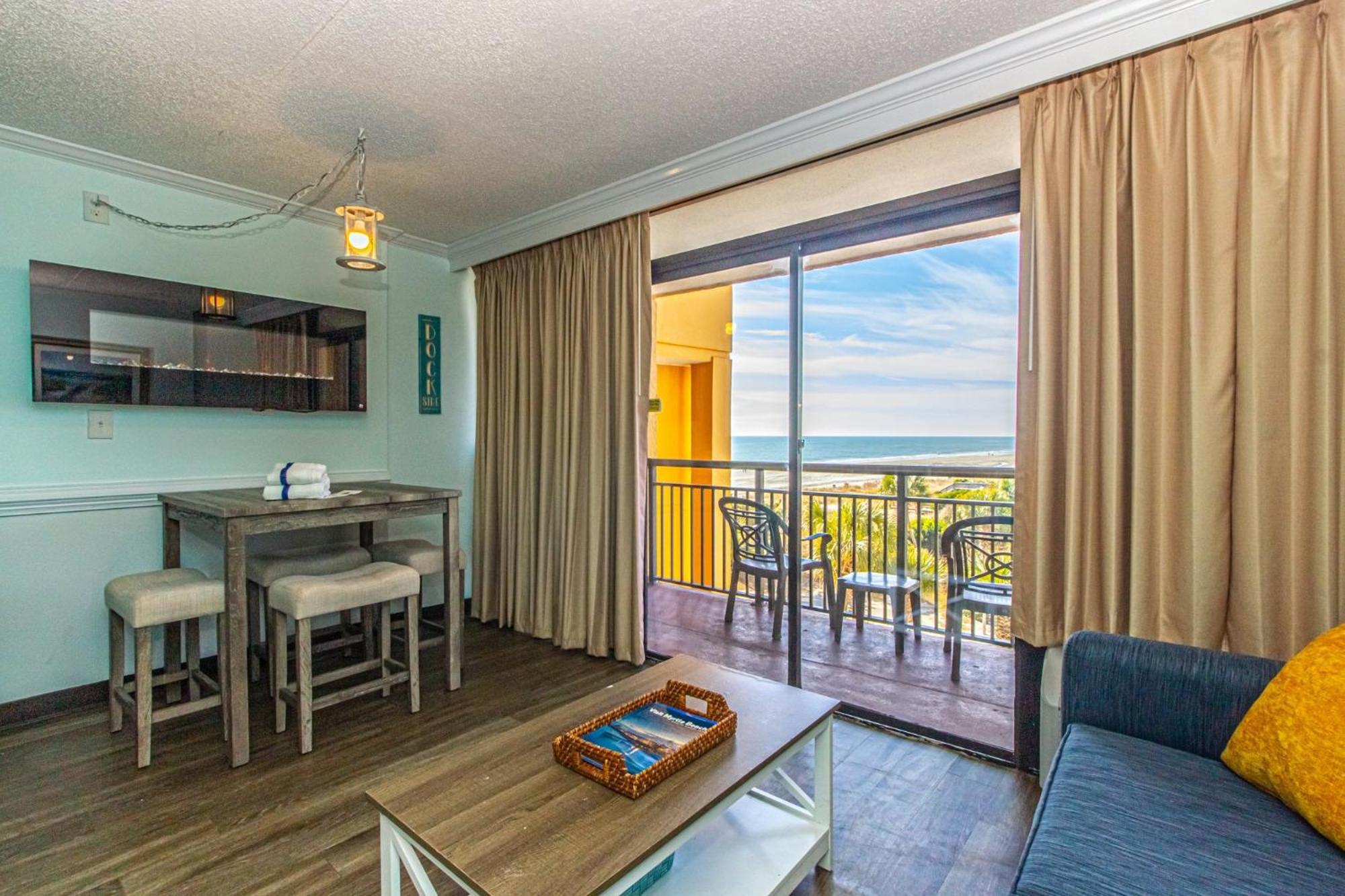 Oversized Ocean View Queen Suite With Beautiful Fireplace And Accents - Sleeps 4 Guests! Миртл-Бич Номер фото