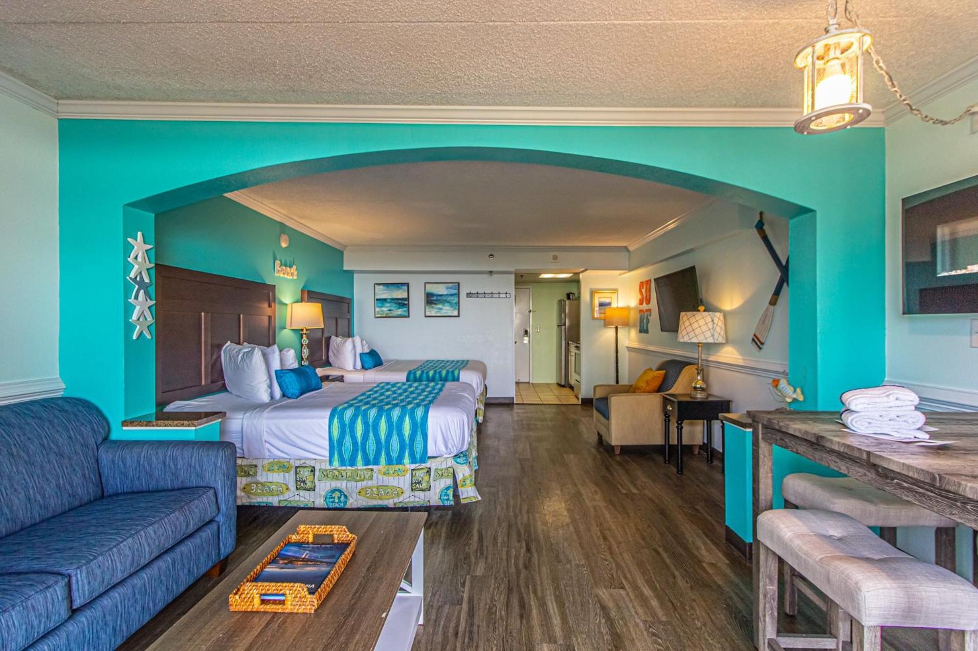 Oversized Ocean View Queen Suite With Beautiful Fireplace And Accents - Sleeps 4 Guests! Миртл-Бич Номер фото