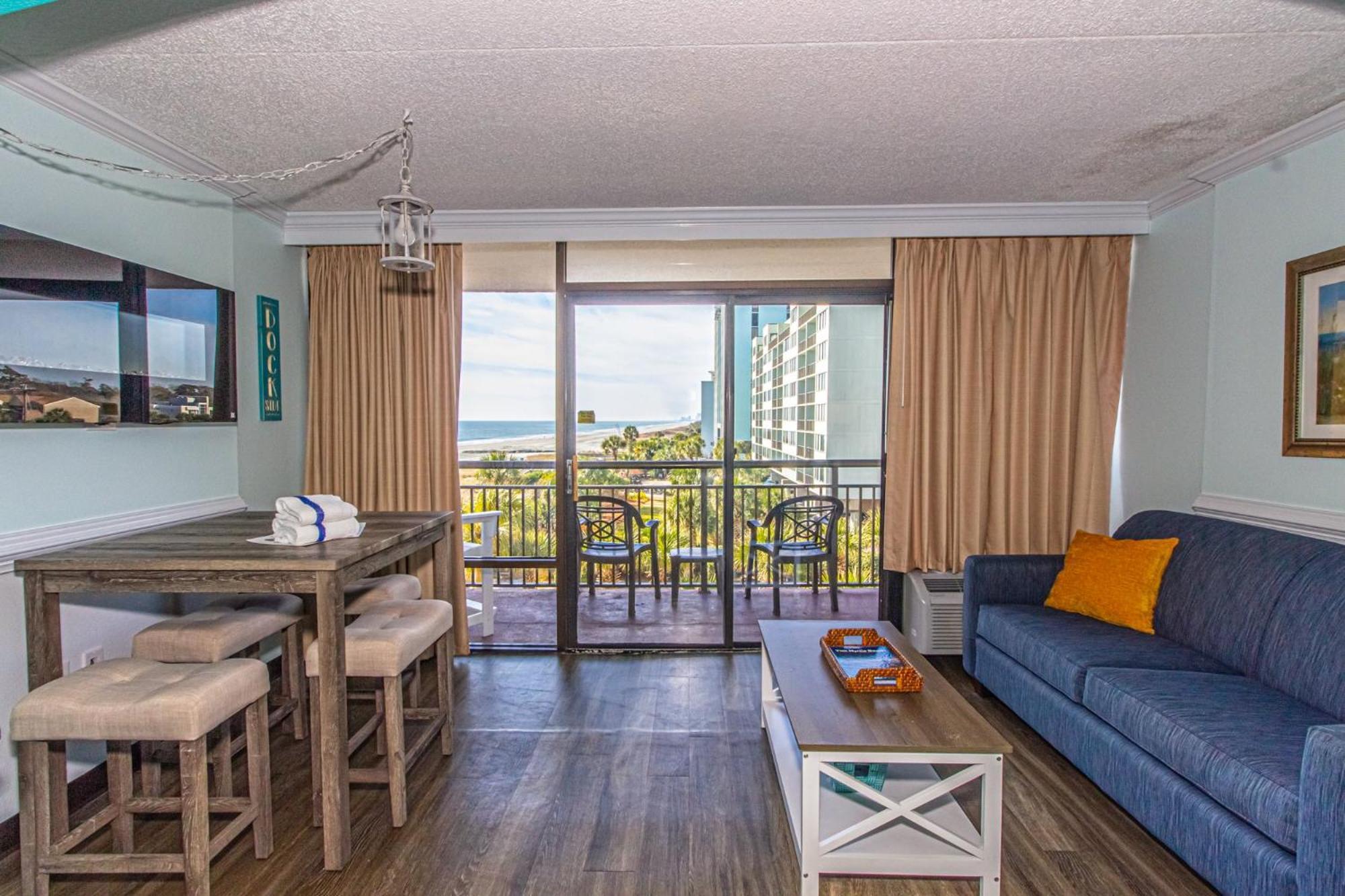 Oversized Ocean View Queen Suite With Beautiful Fireplace And Accents - Sleeps 4 Guests! Миртл-Бич Номер фото