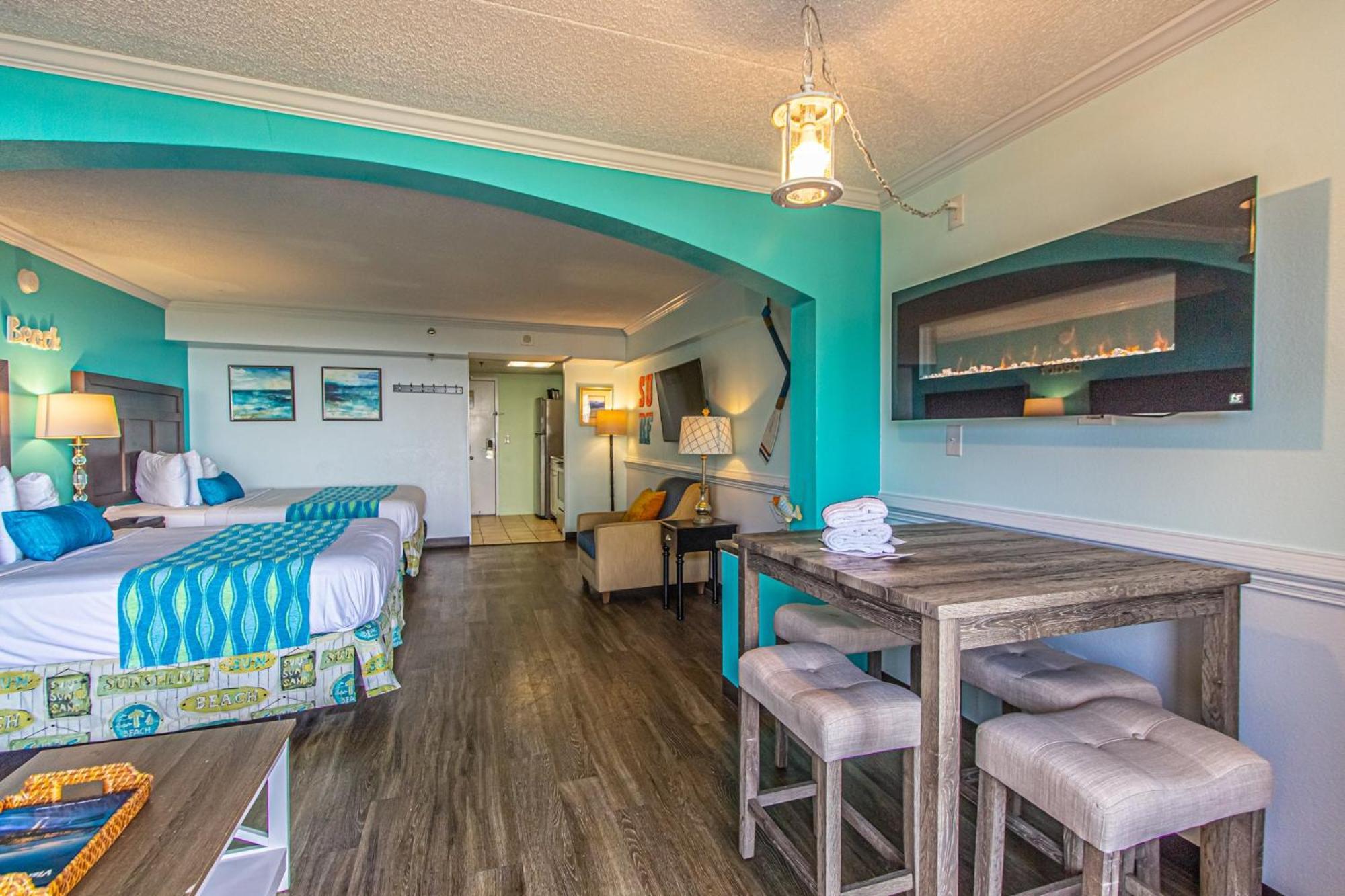 Oversized Ocean View Queen Suite With Beautiful Fireplace And Accents - Sleeps 4 Guests! Миртл-Бич Номер фото