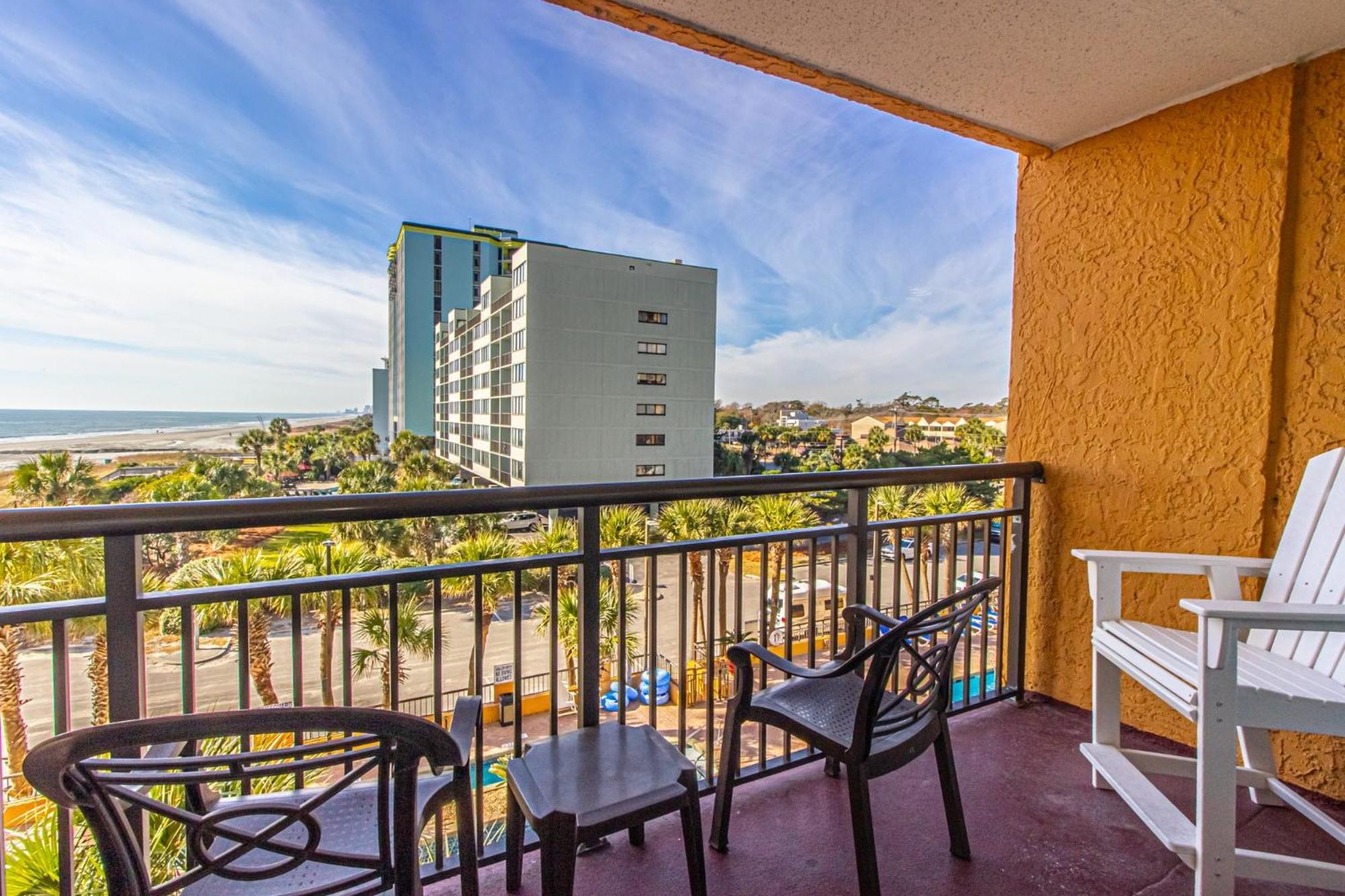 Oversized Ocean View Queen Suite With Beautiful Fireplace And Accents - Sleeps 4 Guests! Миртл-Бич Номер фото