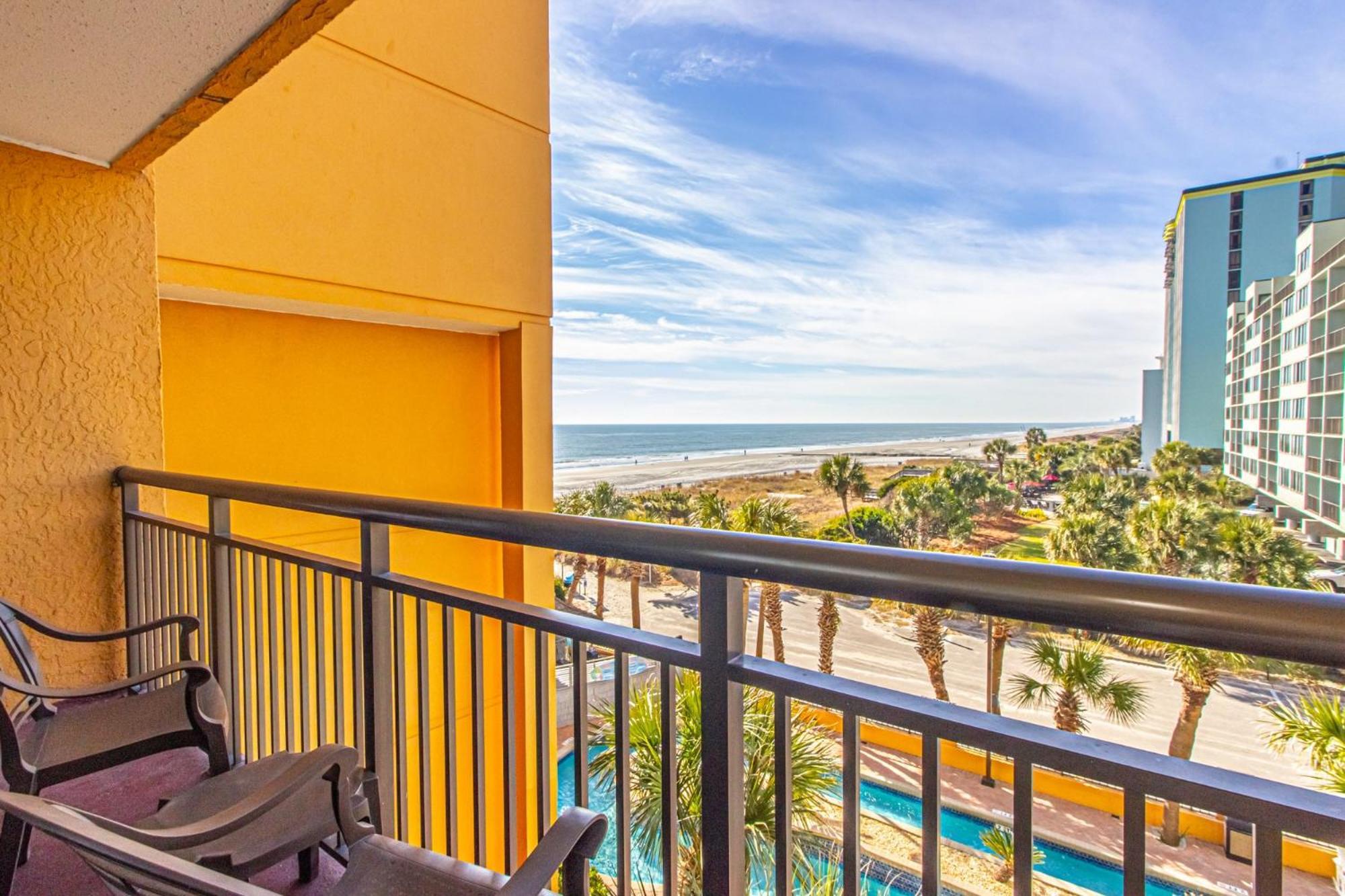 Oversized Ocean View Queen Suite With Beautiful Fireplace And Accents - Sleeps 4 Guests! Миртл-Бич Номер фото